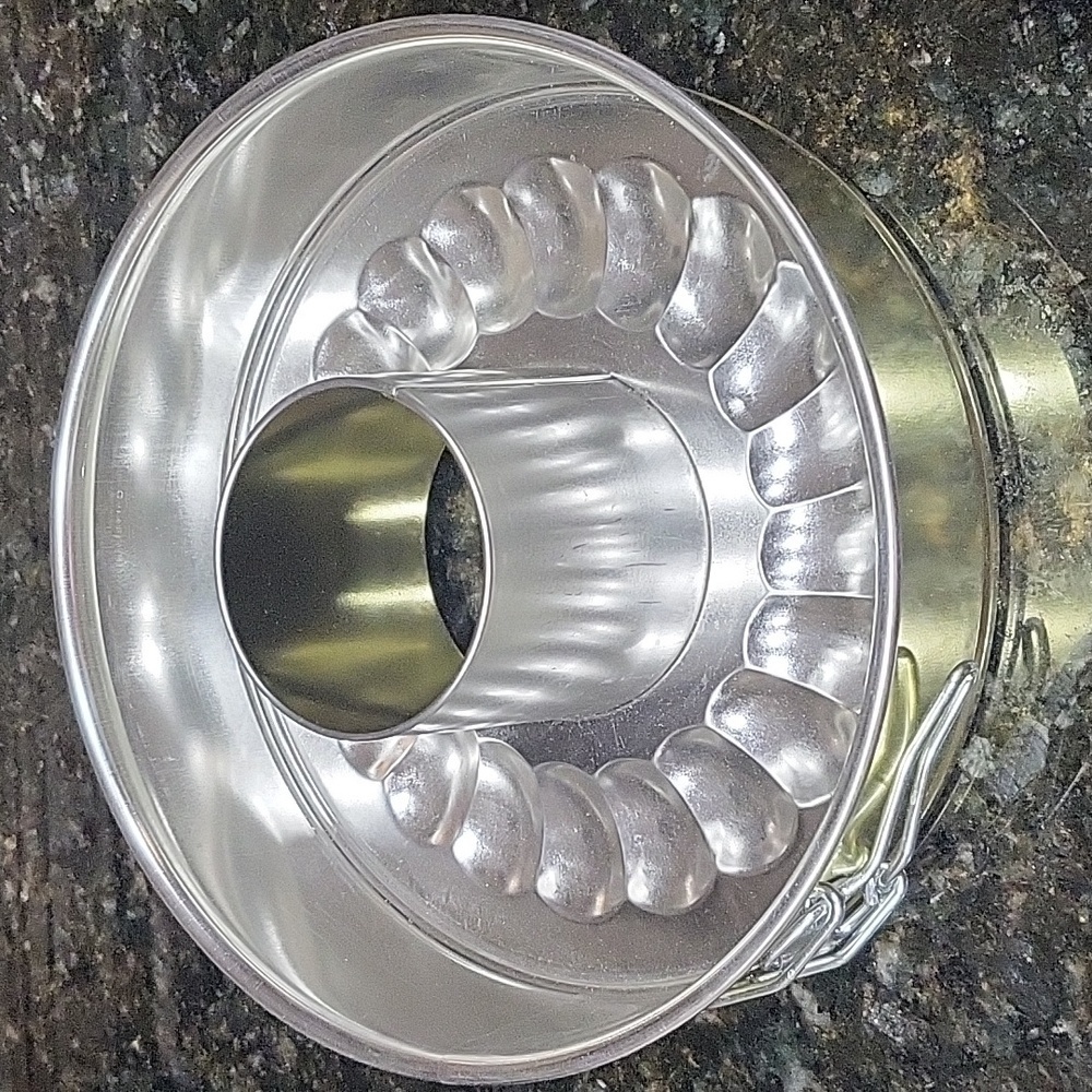 Vintage Springform Cake Pan 9.5”  Pan Mold